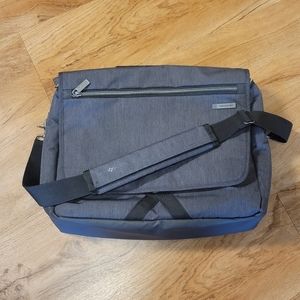 Samsonite Messenger Style Bag